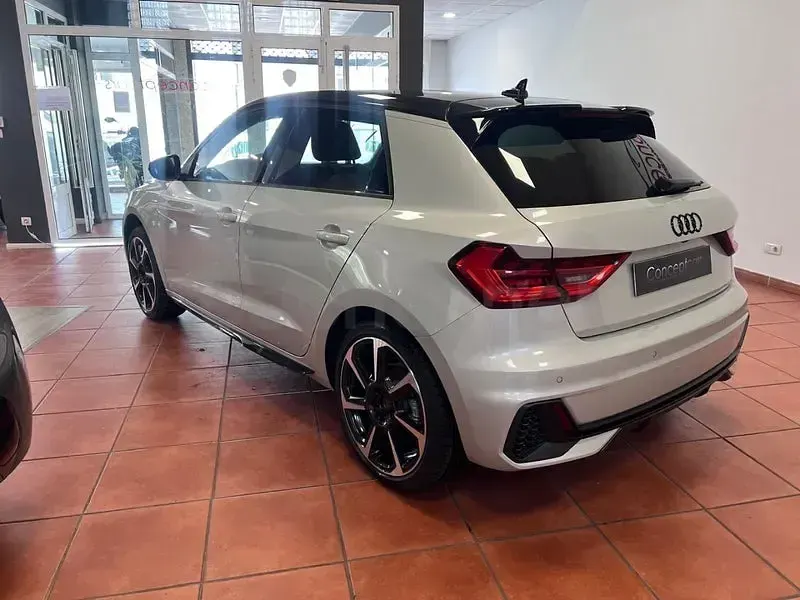 Nuevo Audi A1 Sportback Black Edition 116 CV (85 kW) 2026 Gris / plata Utilitario