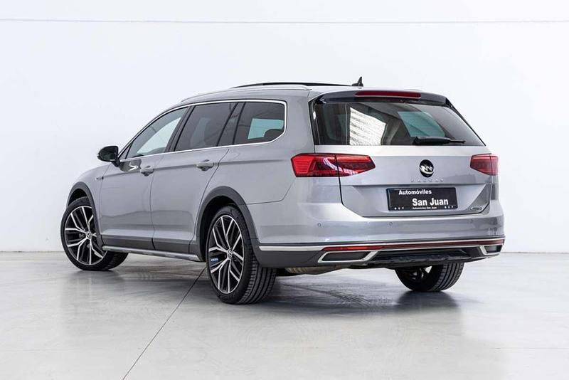Usado VW Passat Alltrack 200 CV (147 kW) 2021 Plateado Familiar