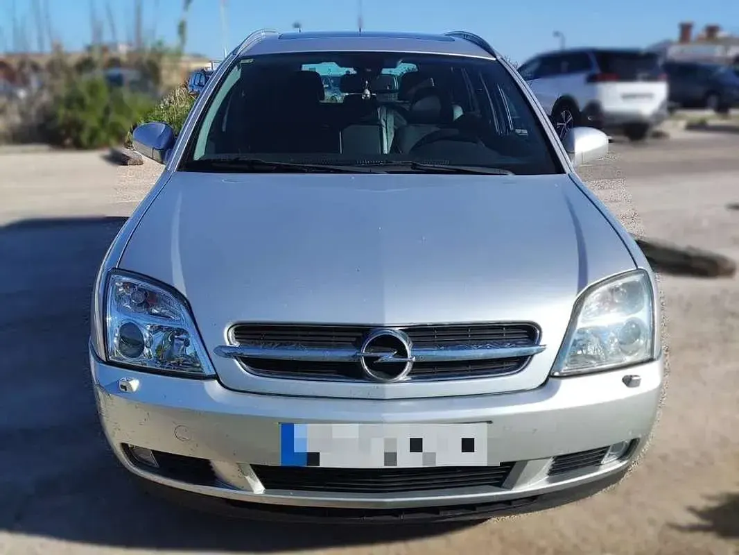 Usado Opel Vectra Elegance 177 CV (130 kW) 2004 Gris Familiar