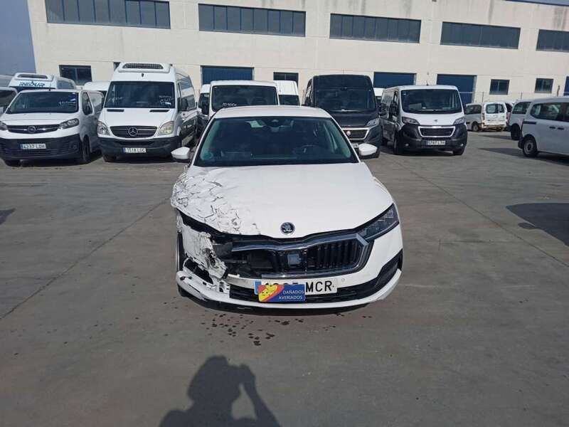 Blanco Usado 2022 Skoda Octavia Ambition Utilitario | 7900 € - Imagen 1/4