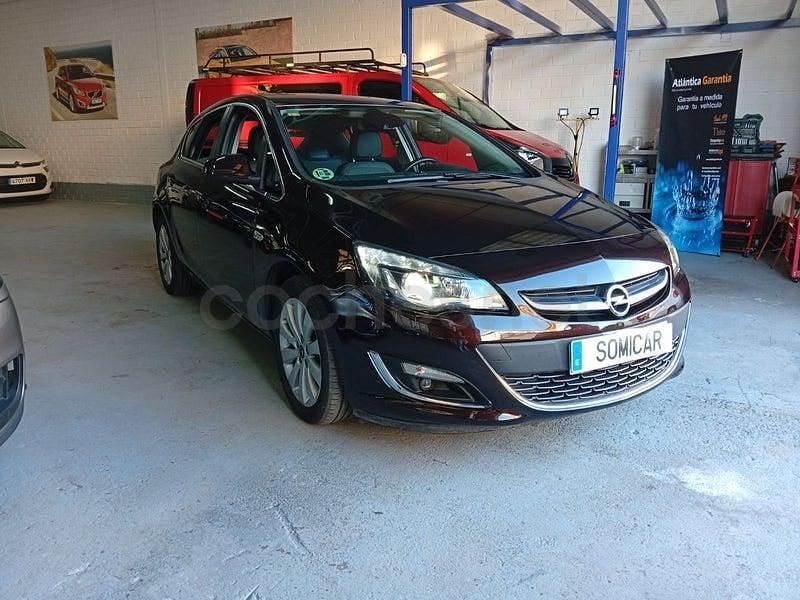 Usado Opel Astra Excellence 110 CV (80 kW) 2014 Marrón Berlina