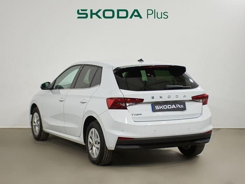 Usado Skoda Fabia Selection 80 CV (58 kW) 2024 Blanco Utilitario