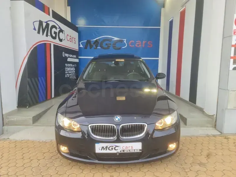 Begagnad BMW 330 231 HK (169 kW) 2007 Blå Sportkupé
