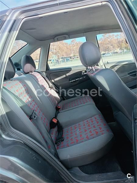 Gris / plata Usado 2002 Seat Cordoba Stella Familiar | 1750 € (Buen precio) - Imagen 1/4