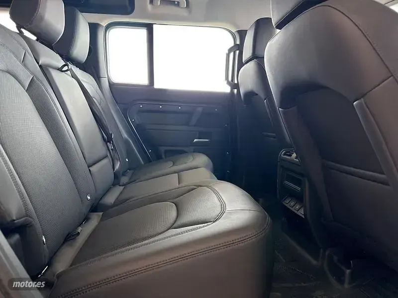 Usado Land Rover Defender 249 CV (183 kW) 2025 Gris SUV
