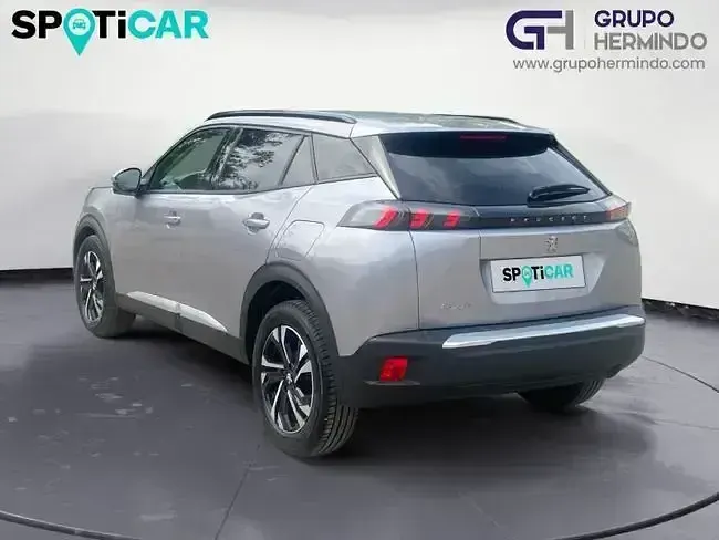 Usado Peugeot 2008 Allure 100 CV (73 kW) 2021 Gris SUV