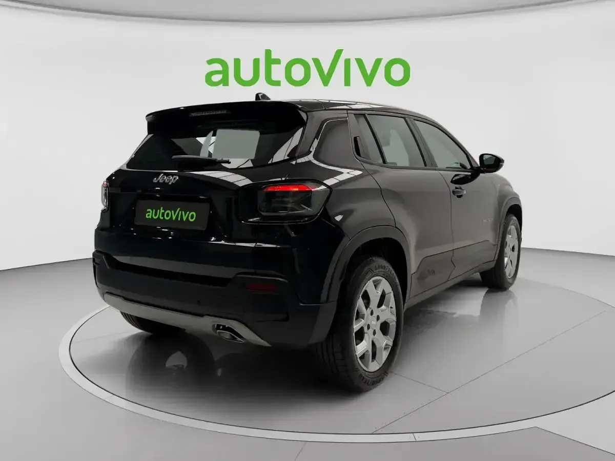 Begagnad Jeep Avenger Altitude 100 HK (73 kW) 2024 Svart SUV