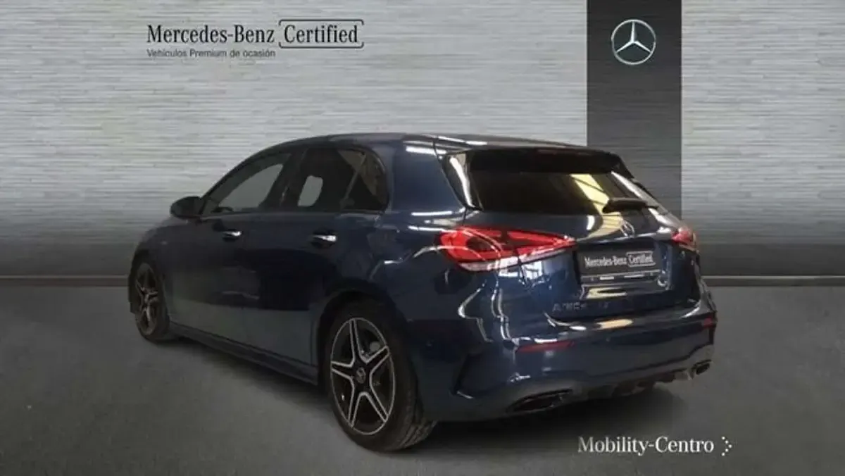 Usado Mercedes A180 109 CV (80 kW) 2021 Azul Utilitario