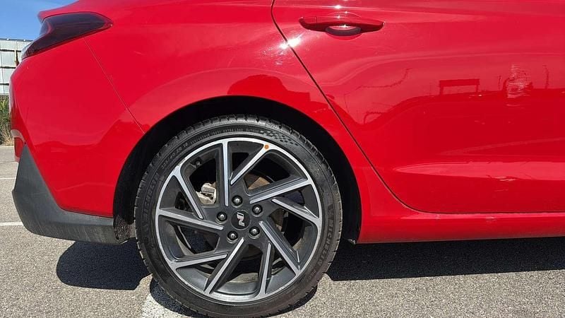 Usado Hyundai i30 N Line 160 CV (117 kW) 2022 Rojo Utilitario