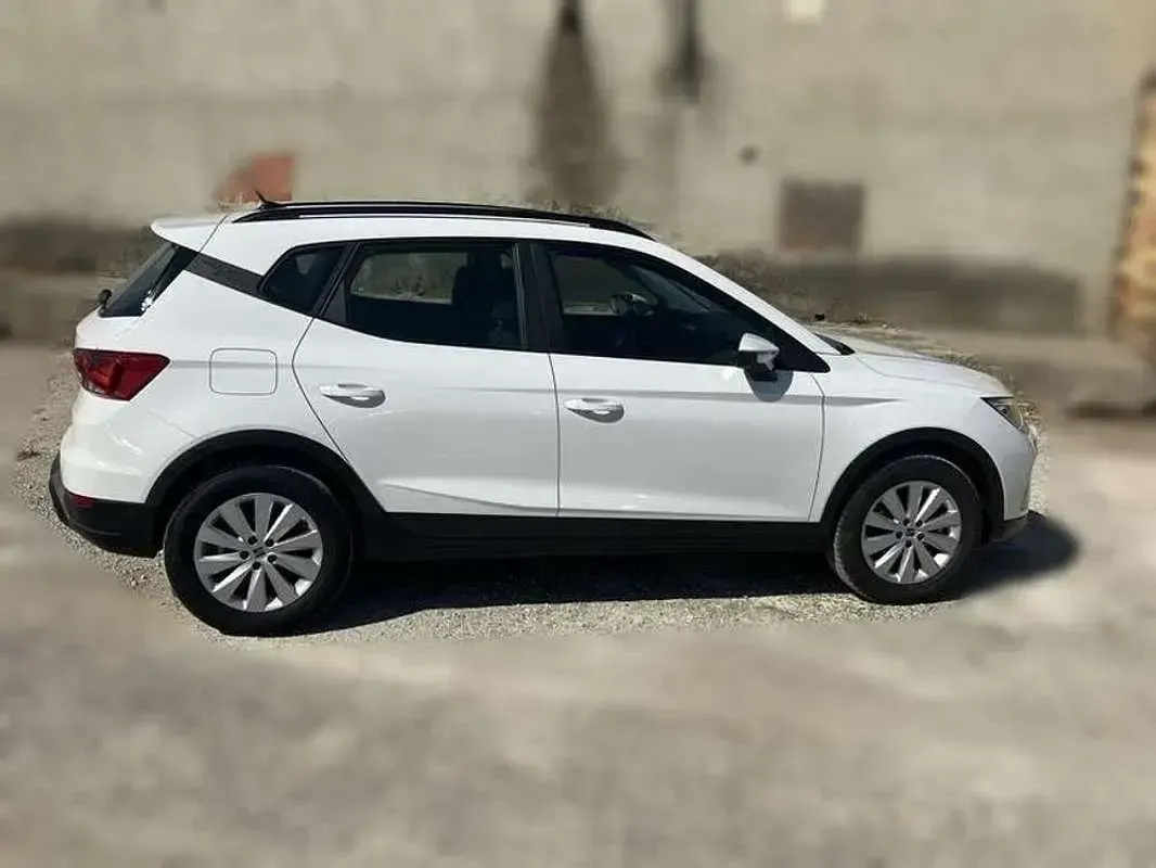 Usado Seat Arona Style 110 CV (80 kW) 2024 Blanco SUV