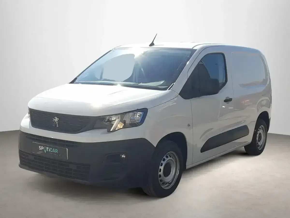 Usado Peugeot Partner Premium 111 CV (81 kW) 2021 Blanco Monovolumen