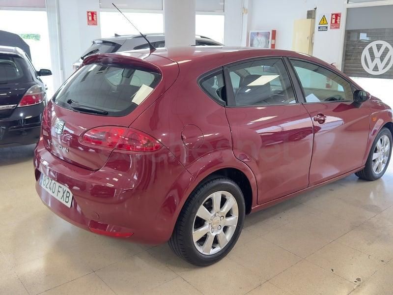 Usado Seat Leon Sport 105 CV (77 kW) 2007 Granate Utilitario