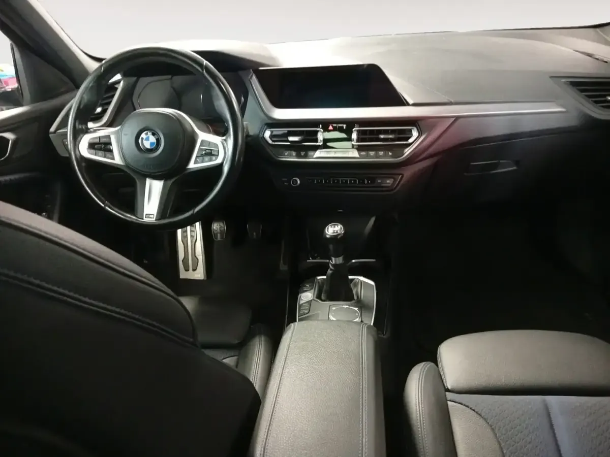 Usado BMW 118 140 CV (102 kW) 2020 Gris/plata