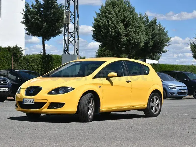 Usado Seat Leon Sport 105 CV (77 kW) 2008 Amarillo Utilitario