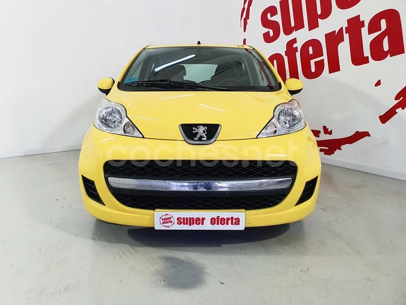 Usado Peugeot 107 68 CV (50 kW) 2010 Amarillo Utilitario