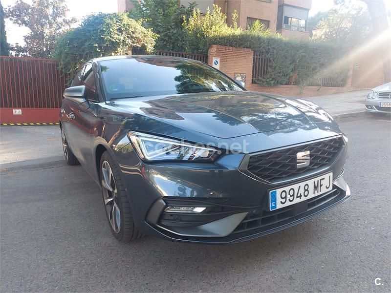 Gris / plata Usado 2023 Seat Leon FR Berlina | 24.199 € (Precio justo) - Imagen 1/4