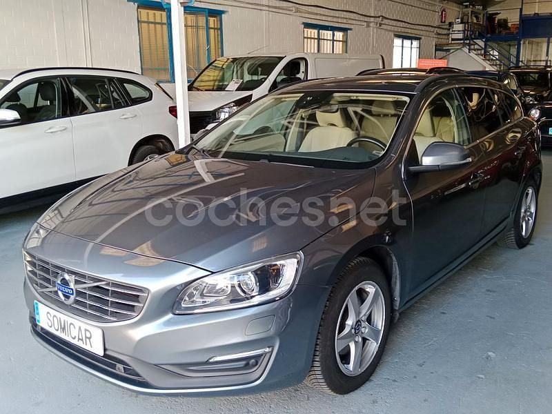 Gris / plata Usado 2018 Volvo V60 Momentum Familiar | 14.500 € (Buen precio) - Imagen 1/4