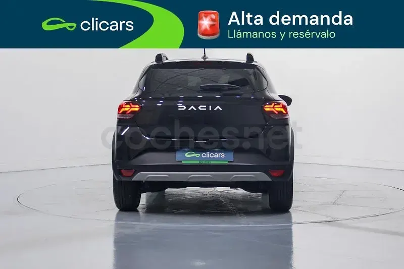 Usado Dacia Sandero Expression 101 CV (74 kW) 2024 Negro Berlina