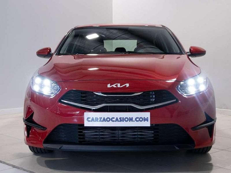 Nuevo Kia Ceed 101 CV (74 kW) 2025 Rojo Utilitario