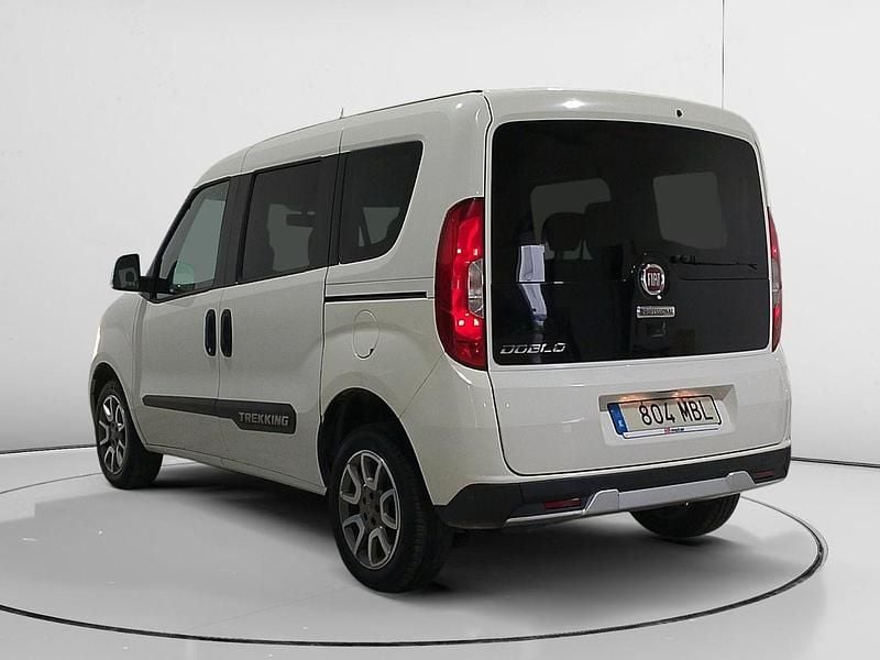 Usado Fiat Doblò Trekking 120 CV (88 kW) 2022 Blanco Monovolumen