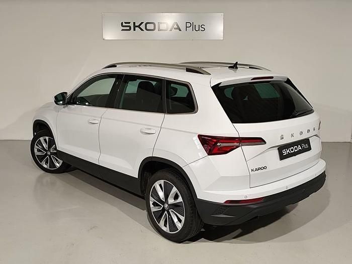 Usado Skoda Karoq Ambition 150 CV (110 kW) 2024 Blanco SUV