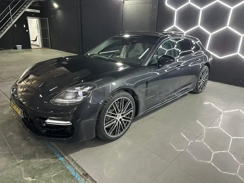 Usado Porsche Panamera 4S Executive 441 CV (324 kW) 2018 Gris / plata Berlina