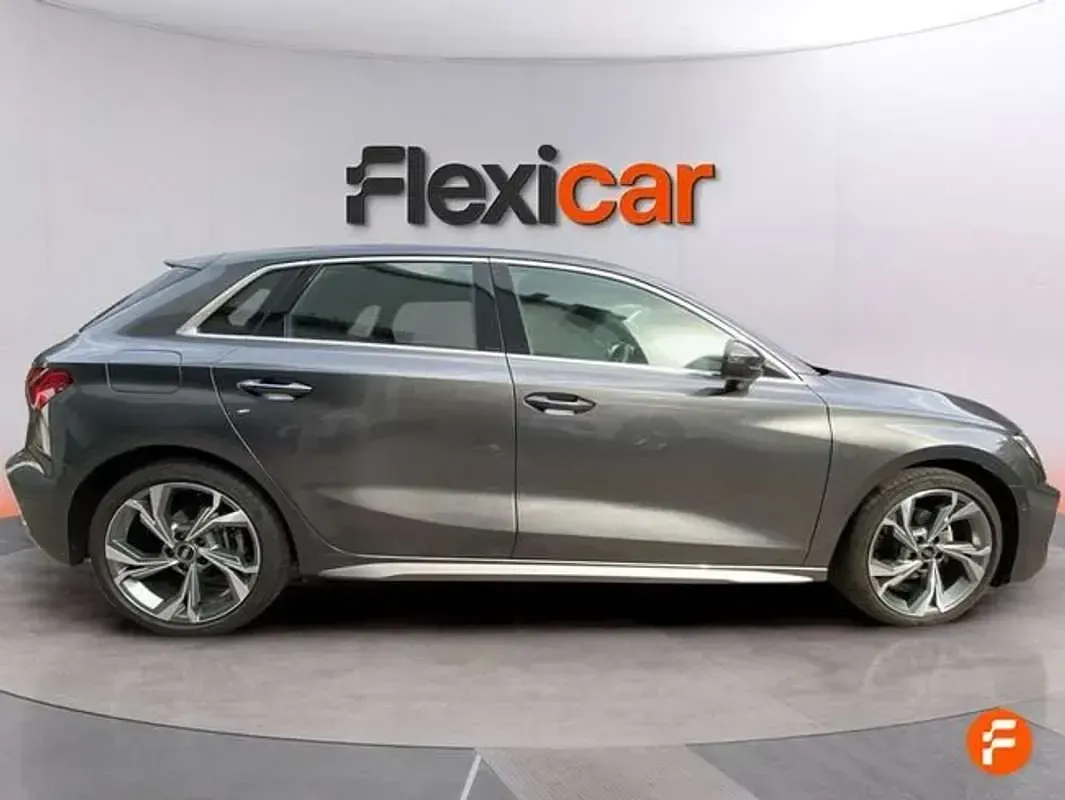 Usado Audi A3 Sportback Advanced 116 CV (85 kW) 2024 Gris Utilitario