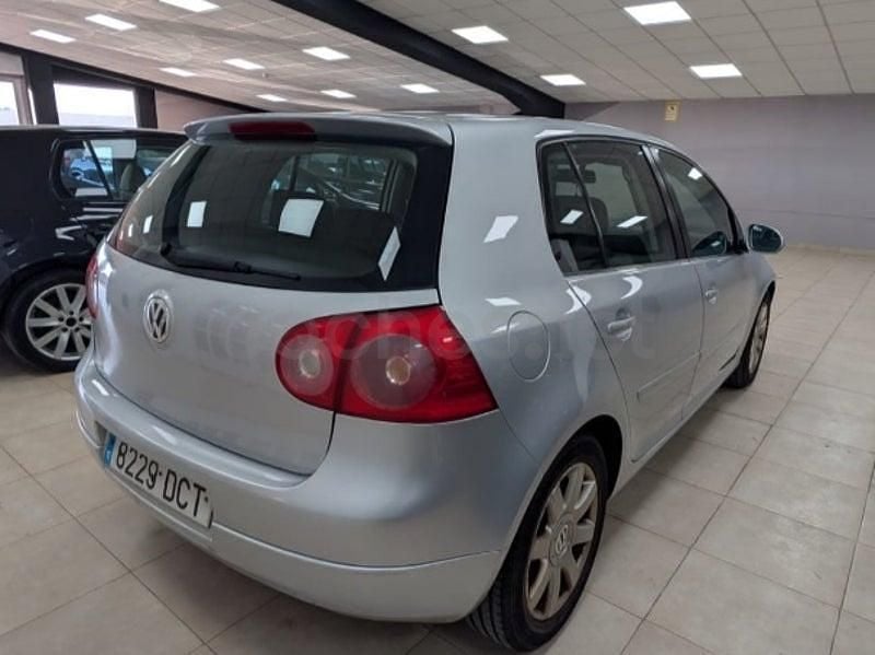 Usado VW Golf IV Sportline 102 CV (75 kW) 2005 Gris / plata Berlina