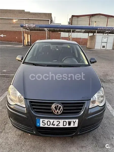 Usado VW Polo Advance 75 CV (55 kW) 2006 Gris / plata Utilitario
