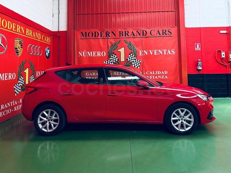Używany Seat Leon Style 115 KM (84 kW) 2022 Czerwony Sedan/Limuzyna
