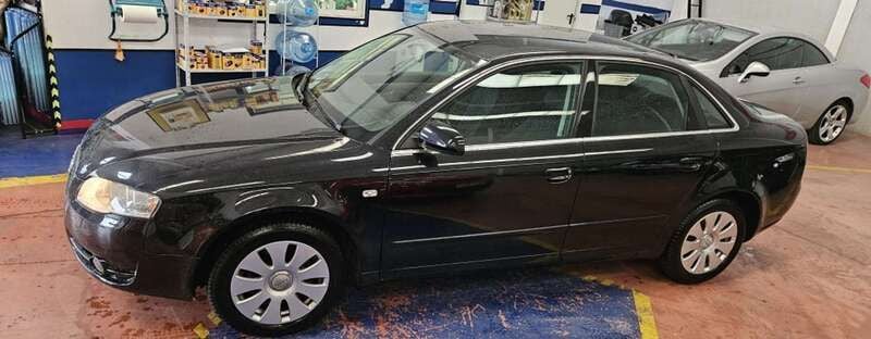 Usado Audi A4 140 CV (102 kW) 2006 Negro Berlina