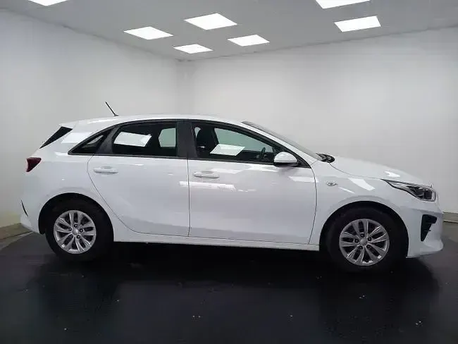 Usado Kia Ceed 120 CV (88 kW) 2020 Blanco Utilitario