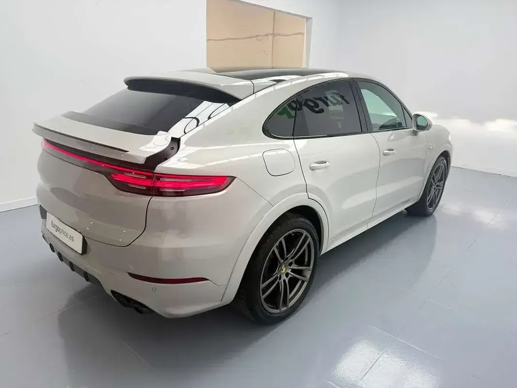 Usado Porsche Cayenne E-Hybrid 462 CV (339 kW) 2021 Gris SUV