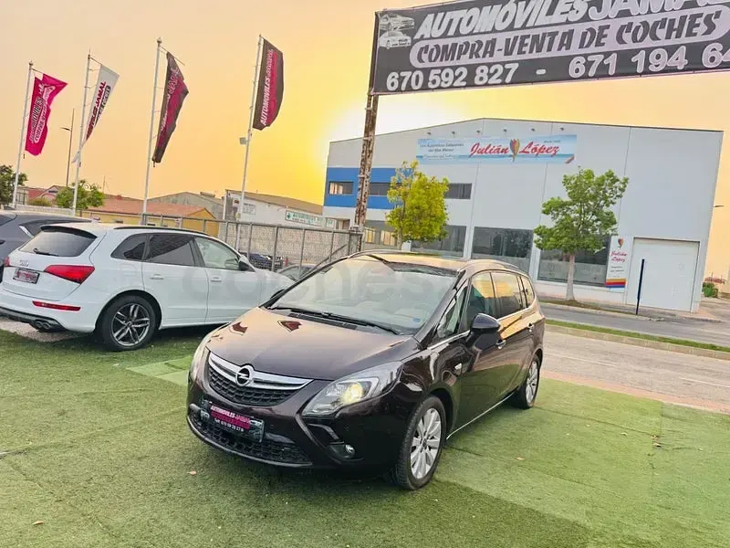 Usado Opel Zafira Tourer Excellence 131 CV (96 kW) 2012 Marrón Monovolumen