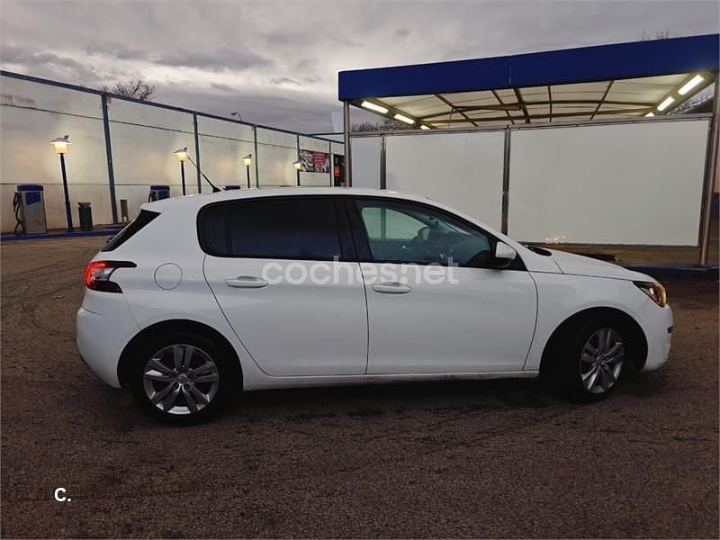 Usado Peugeot 308 Active 115 CV (84 kW) 2015 Blanco Berlina