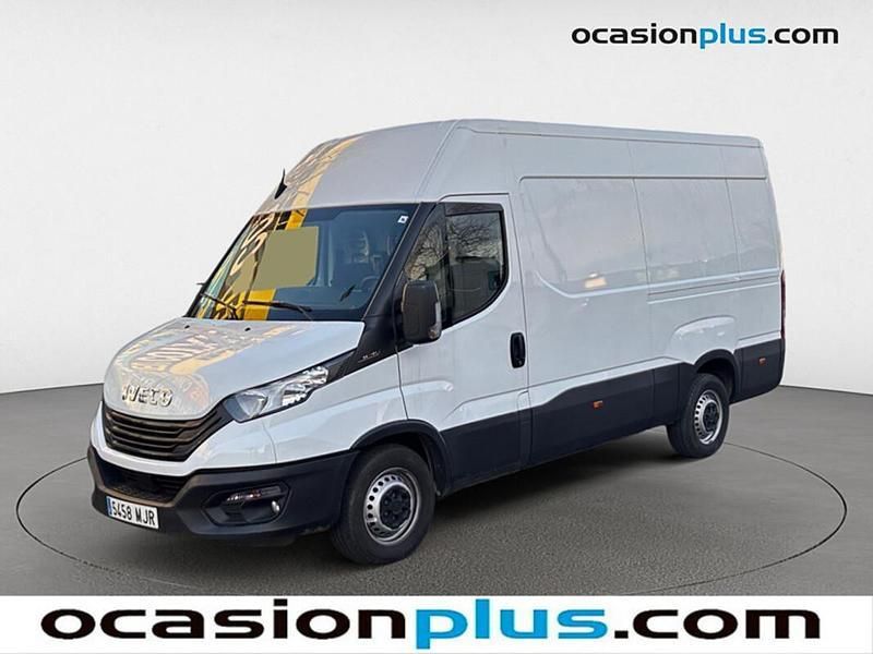 Blanco Usado 2023 Iveco Daily Berlina | 25.637 € (Buen precio) - Imagen 1/4