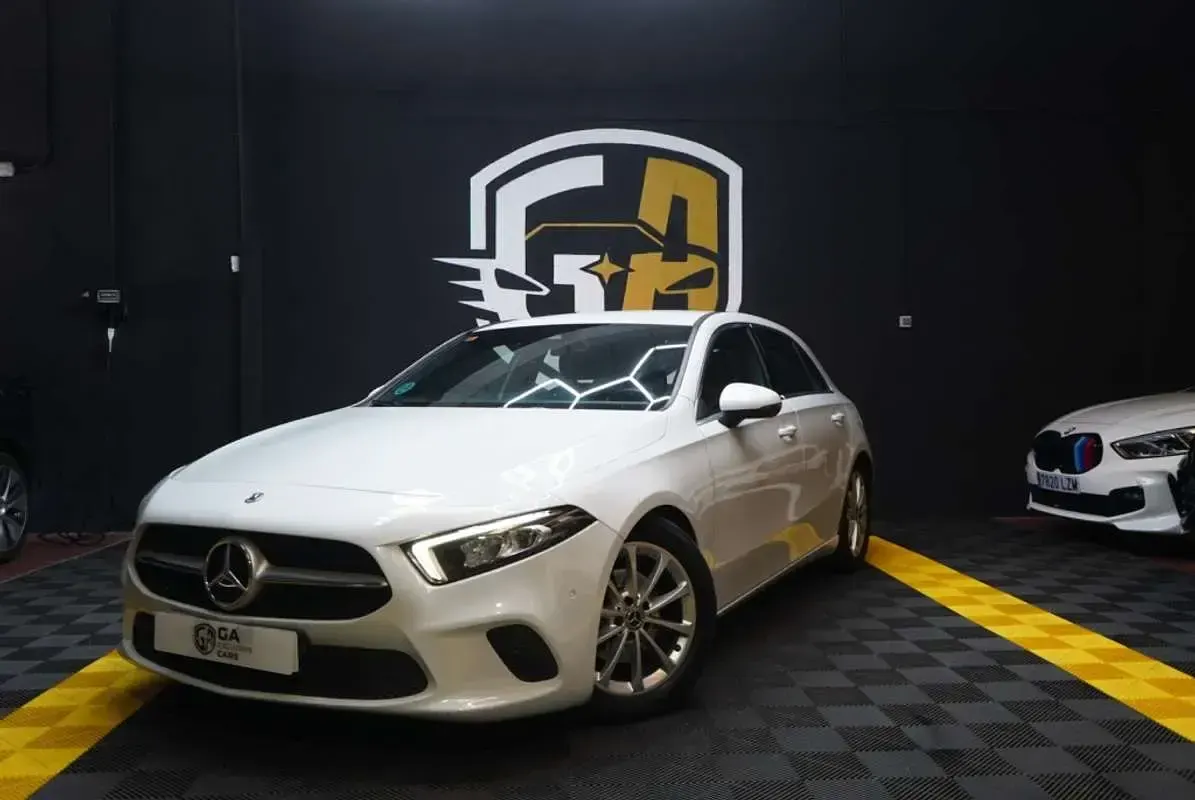 Usado Mercedes A180 116 CV (85 kW) 2018 Blanco Utilitario