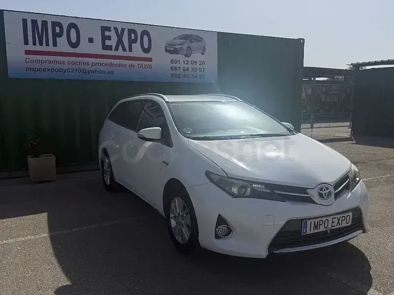 Usado Toyota Auris Hybrid Active 136 CV (100 kW) 2015 Blanco Familiar