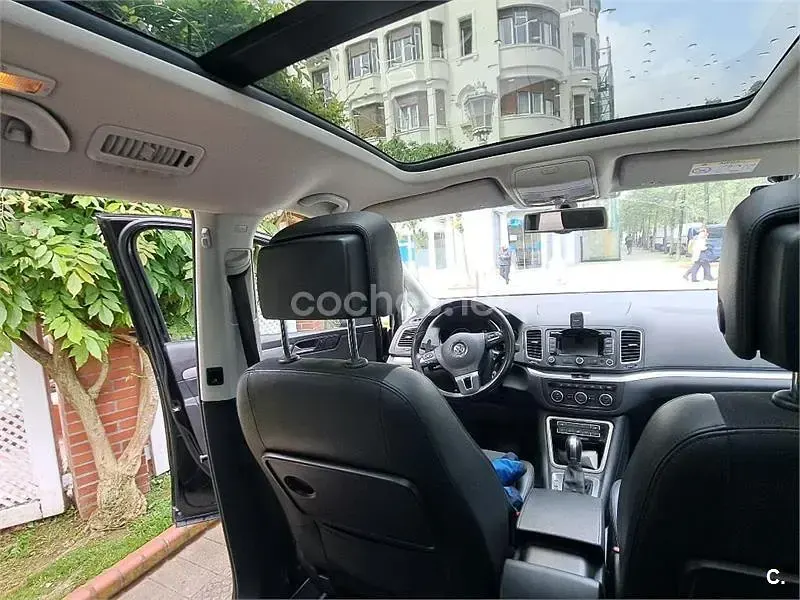 Usado VW Sharan Sport 140 CV (102 kW) 2014 Negro Monovolumen