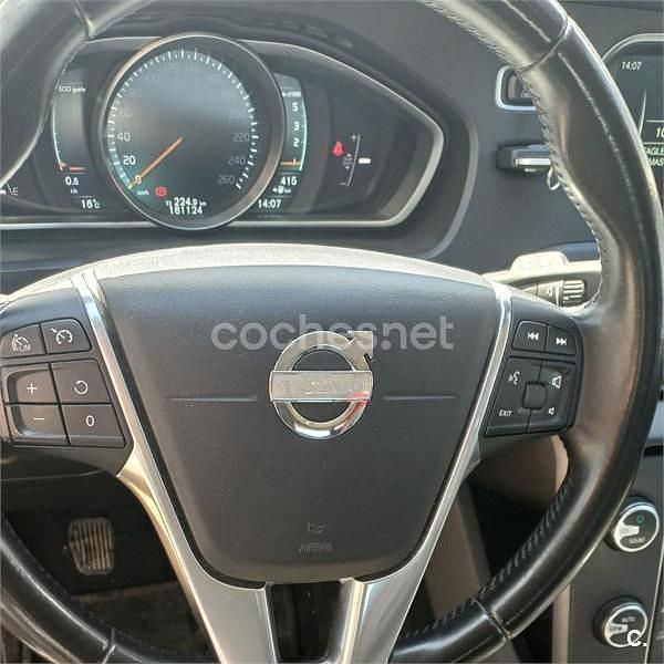 Usado Volvo V40 CC Momentum 120 CV (88 kW) 2015 Negro Familiar