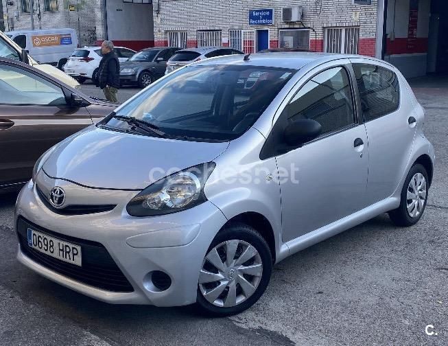 Gris / plata Usado 2013 Toyota Aygo City Utilitario | 6750 € (Un poco caro) - Imagen 1/4