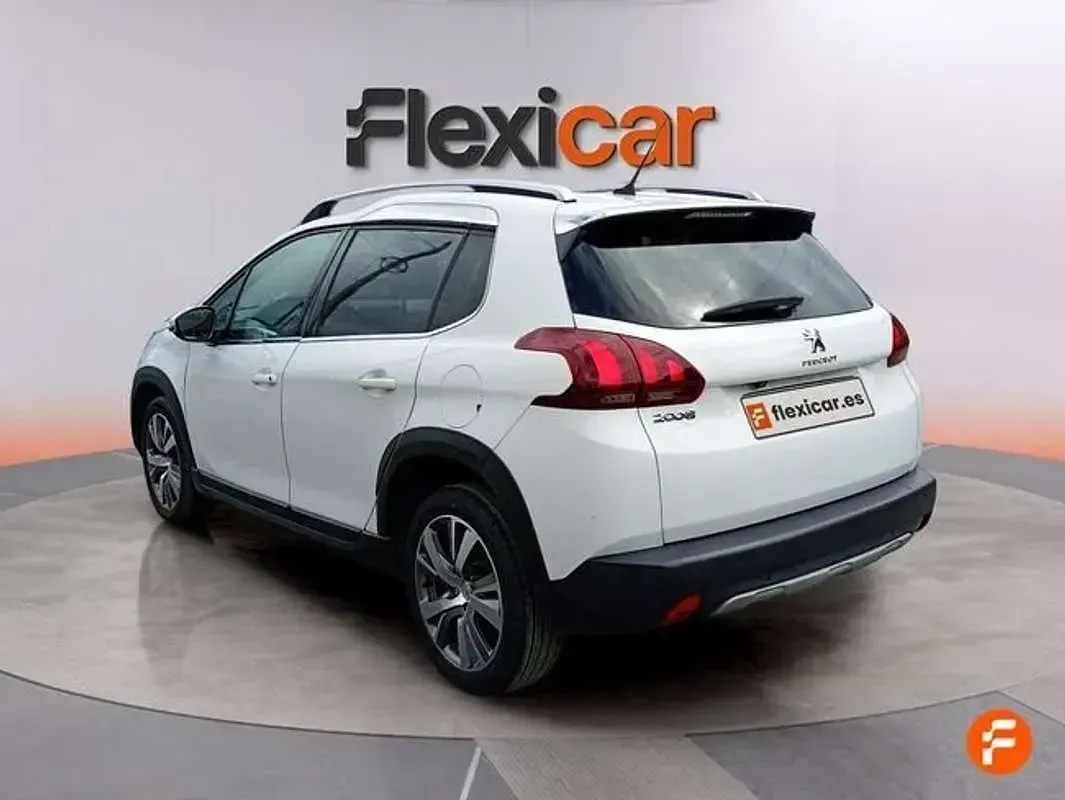 Usado Peugeot 2008 Allure 110 CV (80 kW) 2019 Blanco SUV