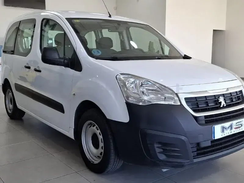 Usado Peugeot Partner Tepee Access 100 CV (73 kW) 2018 Blanco Monovolumen