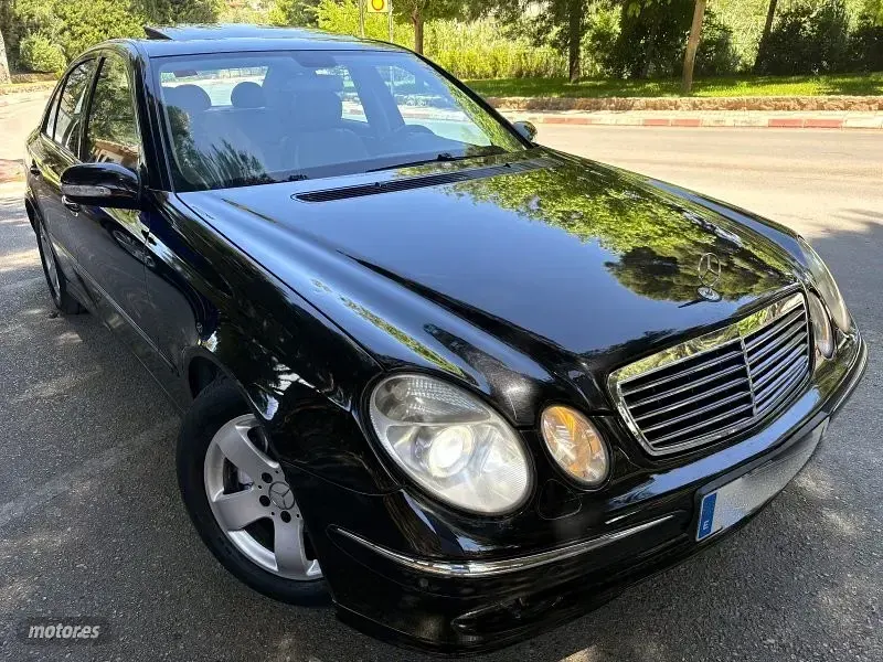 Usado Mercedes E320 Avantgarde 225 CV (165 kW) 2007 Negro Berlina