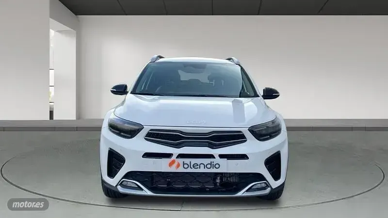 Usado Kia Stonic GT-Line 100 CV (73 kW) 2024 Blanco SUV