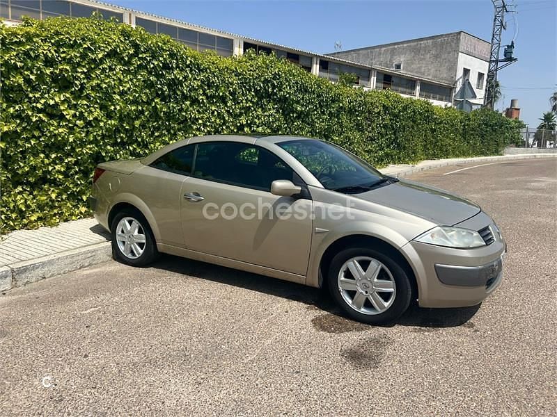 Usado Renault Mégane Cabriolet Dynamique 130 CV (95 kW) 2005 Beige Descapotable