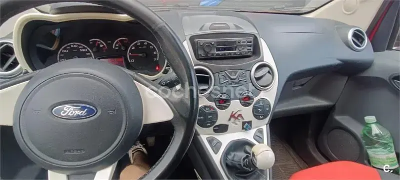 Usado Ford Ka 69 CV (50 kW) 2015 Rojo Berlina
