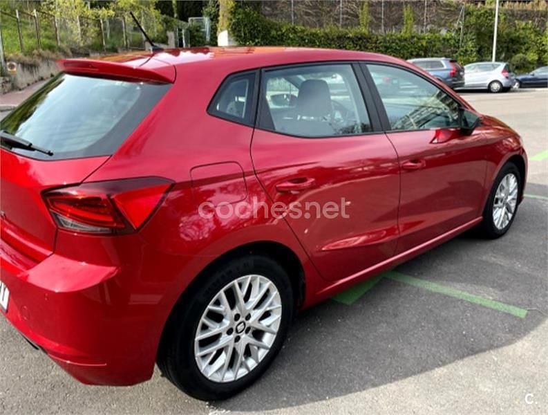 Usado Seat Ibiza Style Plus 95 CV (69 kW) 2018 Granate Berlina