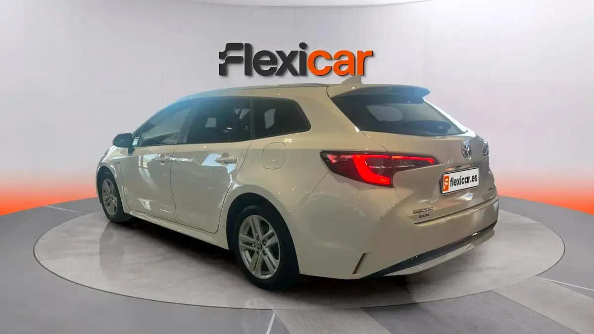 Usado Toyota Corolla Active 122 CV (89 kW) 2022 Blanco Familiar