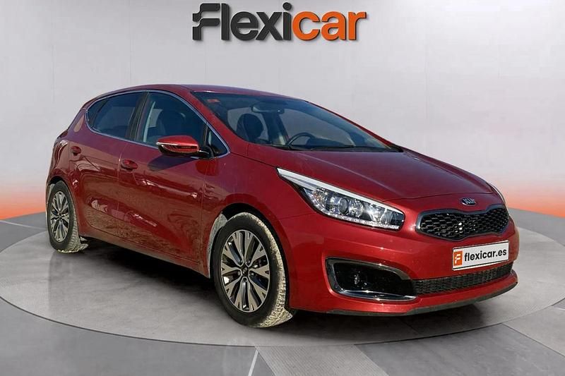 Rojo Usado 2017 Kia Ceed GT Berlina | 9490 € (Buen precio) - Imagen 1/4